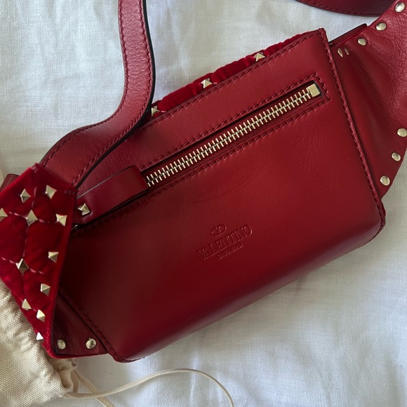 Valentino Garavani Rockstud Spike Red Velvet Belt Bag, Quilted - Picture 7 of 9